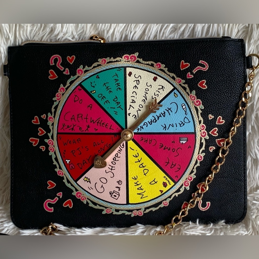 BETSEY JOHNSON SPIN ⚫️🔛(game) purse. 
Like New. - Picture 9 of 10